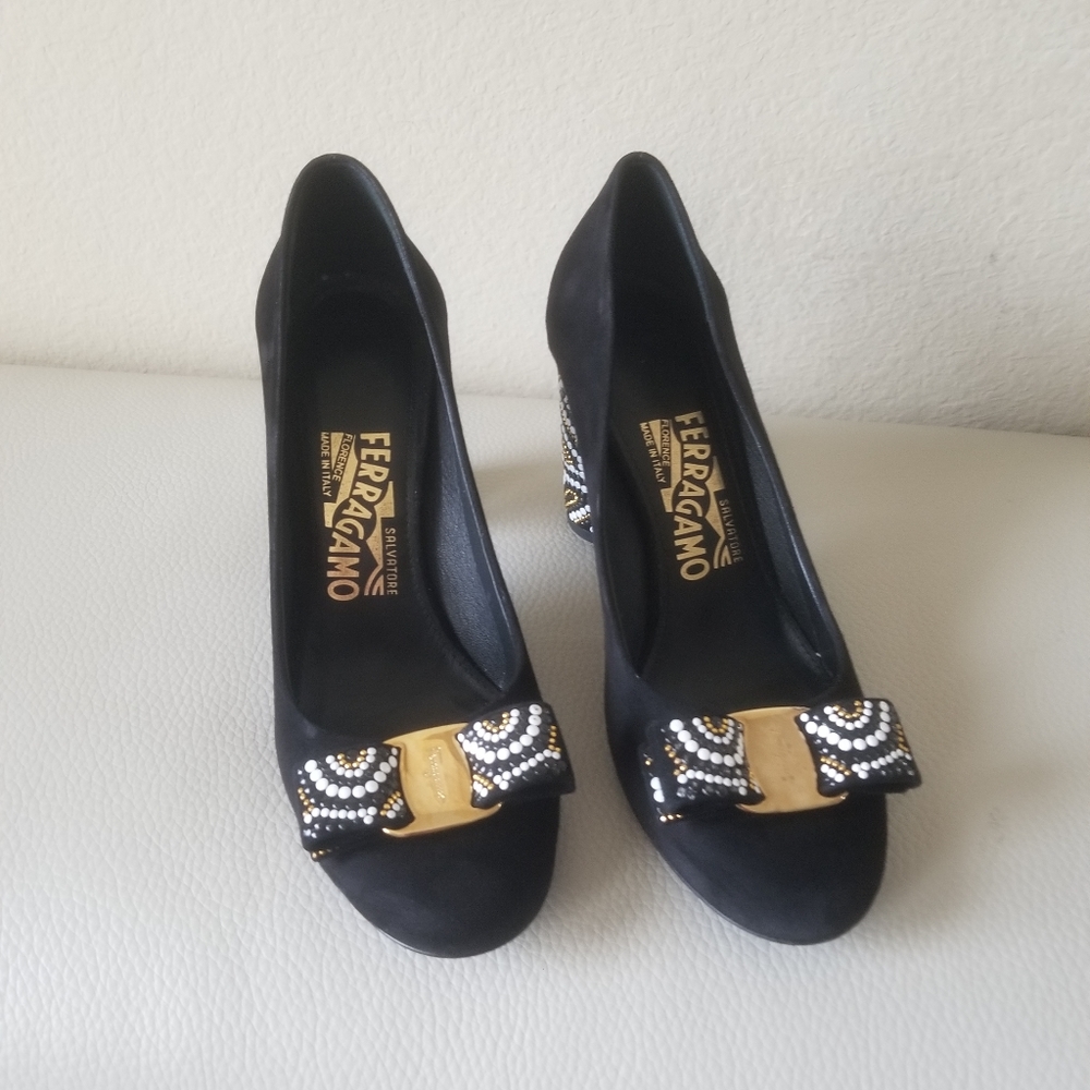 Salvatore ferragamo mosaic suede heels pump size 6C